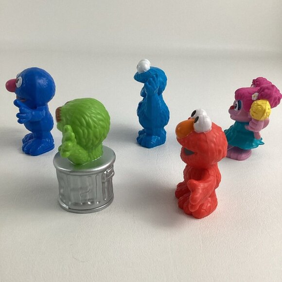 Sesame Street Figure Topper 5pc Lot Plastic Cookie Oscar Elmo Zoe Hasbro 2021 - Picture 2 of 6
